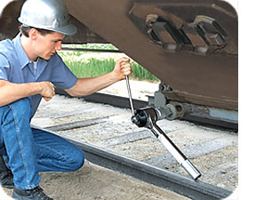 Through gear reduction, a worker’s handle effort is multiplied 18-1/2 times. Maximum output 3,200 f t./lbs.–enough to open almost all hopper car gates.